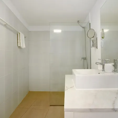 The Yellow House 別荘 *